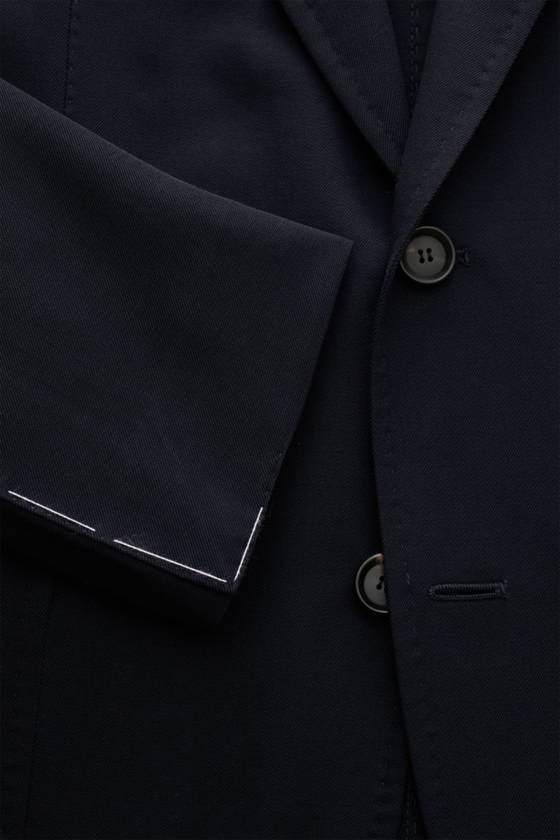 Sipario Sakko 'Ginza' dark navy, Nahaufnahme von Ärmel und Knopfleiste, Slim Fit, Schurwolle-Mohair-Mix, ungefüttert, taillierter Drei-Knopf-Stil.