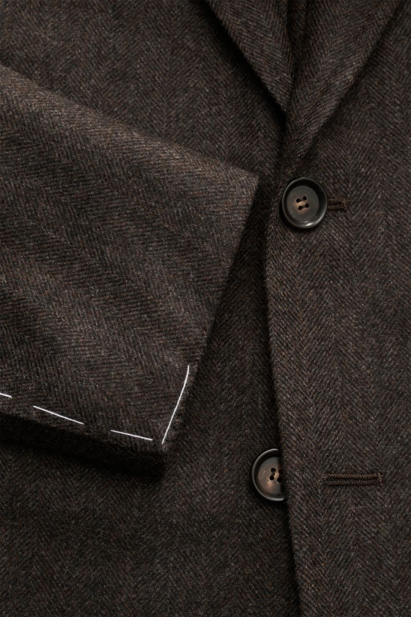 Stile Latino Sakko 'Vincenzo' dunkelbraun meliert in Nahaufnahme von vorne, Slim Fit mit tonalem Fischgrat, Wolle mit Cashmere, taillierter Drei-Knopf-Stil.