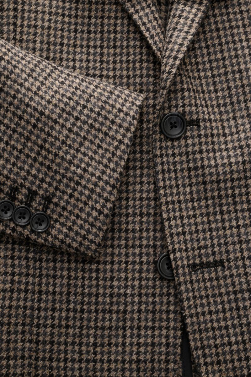 Tagliatore Sakko 'Monte Carlo' beige/dunkelgrau/dunkelbraun kariert, Unconstructed Design, Slim Fit, Hahnentritt-Muster, Knöpfe, Revers, Nahaufnahme von vorne schräg.