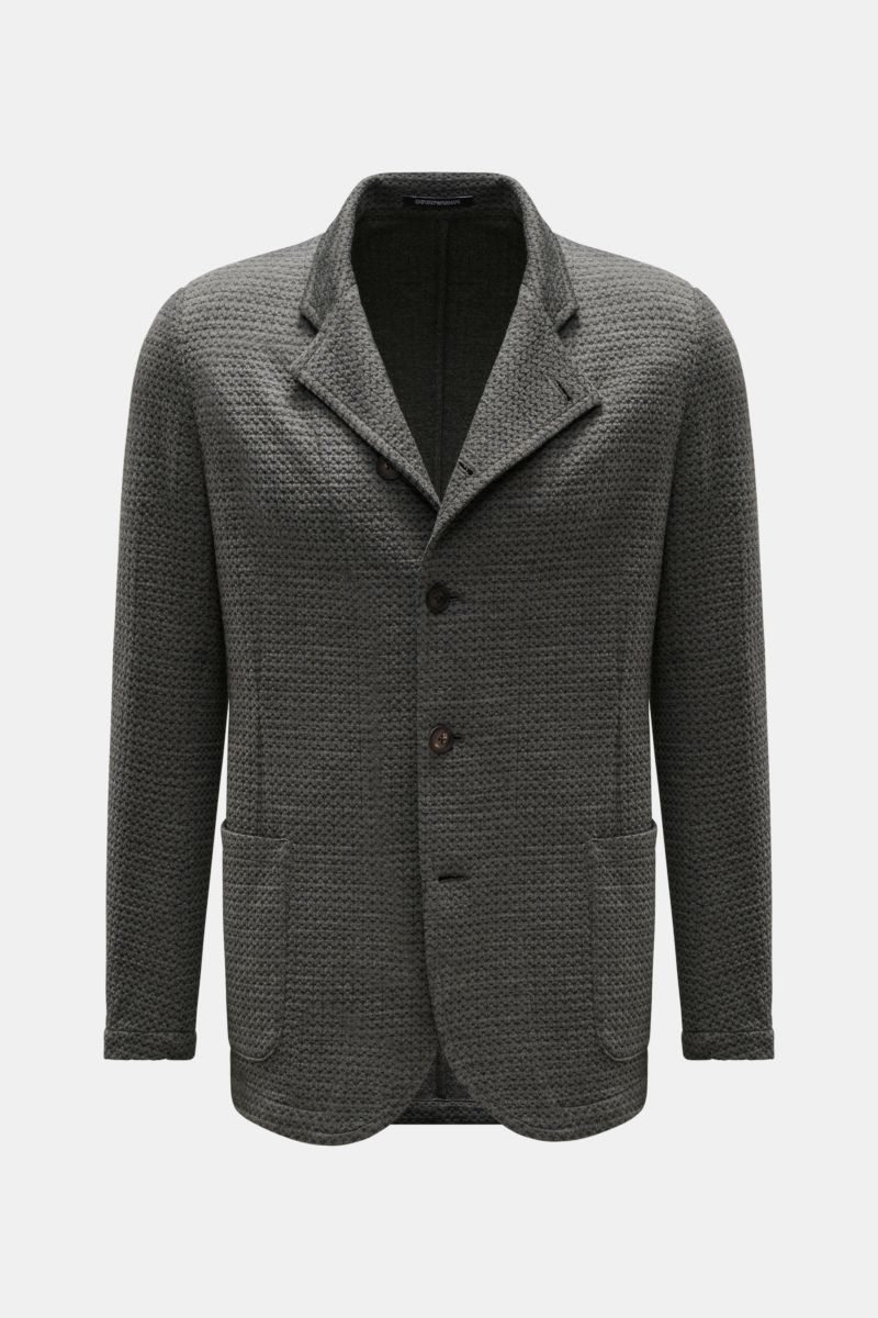 Emporio Armani Strickblazer dunkelgrau meliert, frontale Ansicht, Slim Fit, taillierter Fünf-Knopf-Stil, fallendes Revers, Strukturstrick, weicher Woll-Mix, aufgesetzte Hüfttaschen, unconstructed Design, moderne Lässigkeit.