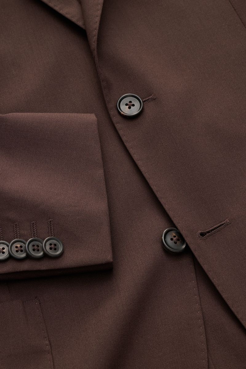 Alt tag (125 characters):
Close-up front view of Corneliani Smart-casual jacket dark brown in wool-silk blend with buttons and lapel details.

Description:
Easy style all summer long: this smart-casual jacket in a fine wool-silk blend has been made in 
