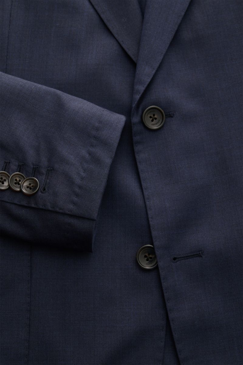 Windsor Sakko 'Travel' navy meliert aus feiner Wolle, Slim Fit, glatter Griff, fallendes Revers, Zwei-Knopf-Stil, Nahaufnahme von Vorderseite und Ärmel.
