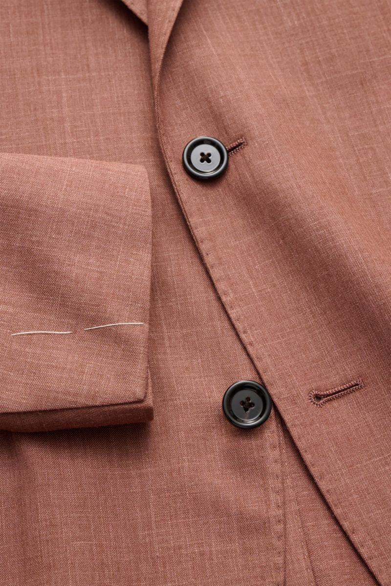 Lardini Sakko braun meliert, Nahaufnahme von vorne schräg oben, feine Woll-Seide-Leinen-Mischung, Slim Fit, Zwei-Knopf-Stil, weicher Griff.