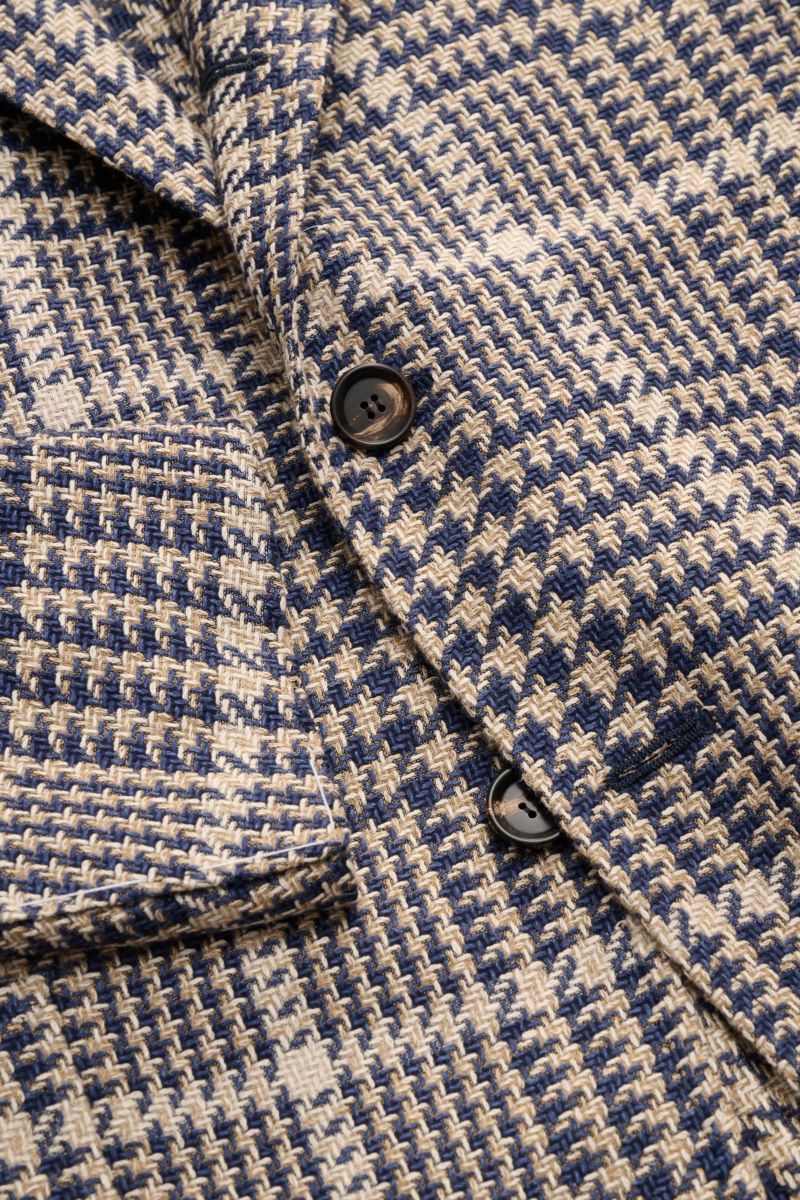 Close-up angled view of Stile Latino Smart-casual jacket 'Vincenzo' navy/beige checked showing classic glen check, buttons, and lapel detail.

Description: STILE LATINO presents luxury you can feel with its lightweight smart-casual jacket 'Vincenzo' in