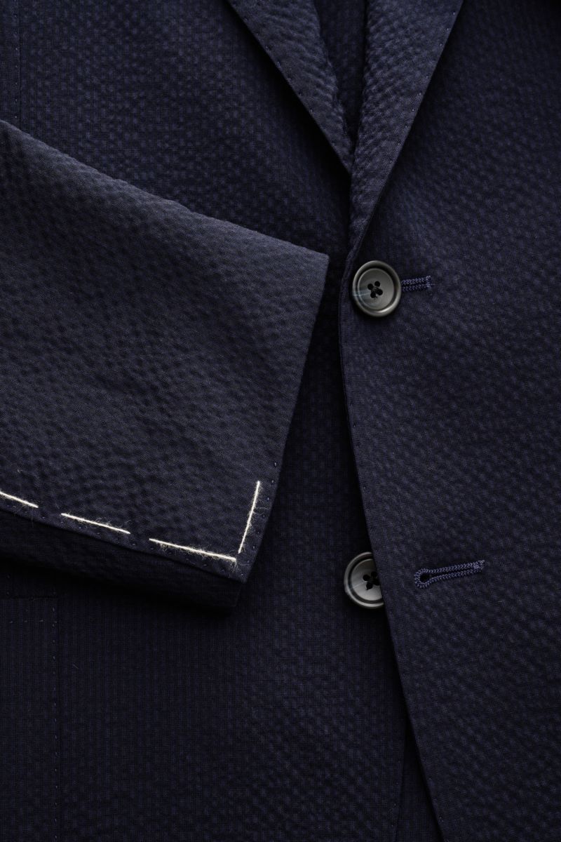 Tagliatore Sakko 'Monte Carlo' navy in Nahaufnahme von vorne, Seersucker-Struktur und zwei Knöpfe, Unconstructed Design, reine Super 100'S Schurwolle.