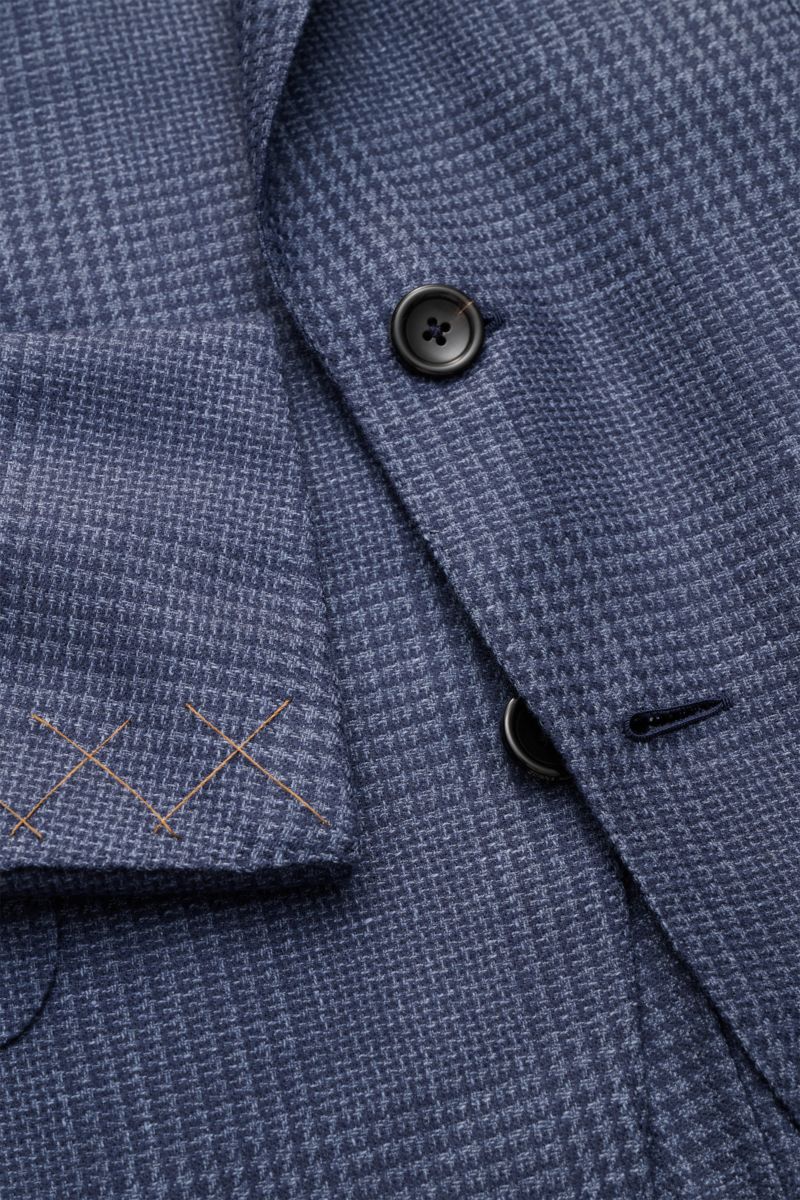 Close-up front view of the Zegna Smart-casual jacket 'Atelier' navy/smoky blue checked showing the glen check pattern, black buttons, and orange sleeve stitching.

A statement piece for the most discerning tastes: The 'Atelier' smart-casual jacket by 