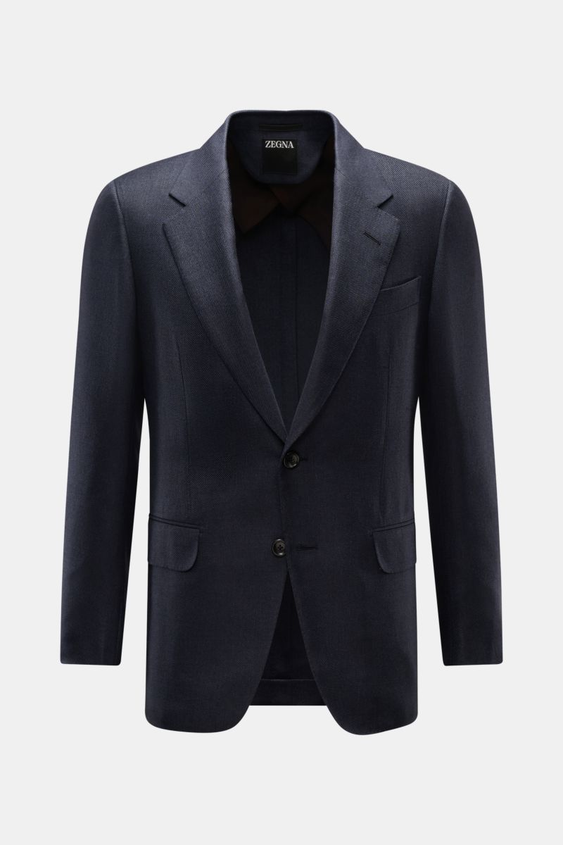 Zegna Sakko dark navy, frontale Nahaufnahme, Slim Fit, zwei Knöpfe, feines Webmuster, Cashmere-Seide-Leinen-Mix, weicher Griff, Brust- und Hüfttaschen, halbfuttert.