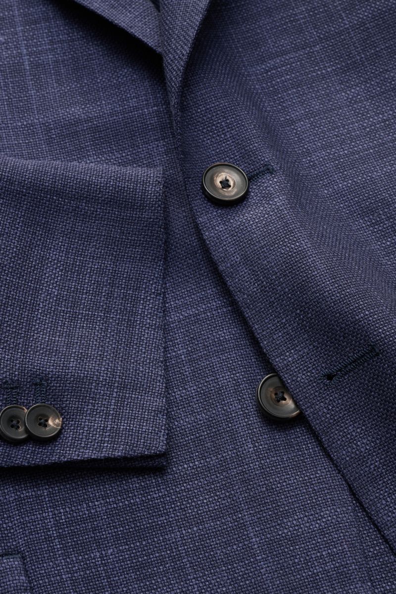 Santaniello Smart-casual jacket dark blue close-up from above showing wool-silk blend airy Panama fabric, buttons, and stitching. Always well dressed: This lightweight smart-casual jacket in a wool-silk blend in an airy Panama fabric by SANTANIELLO is a d