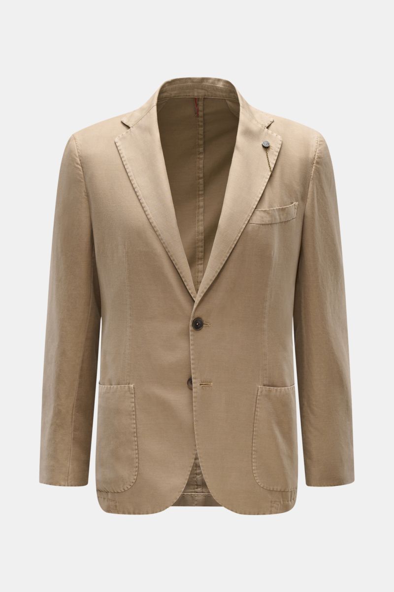 Santaniello Sakko taupe, frontale Ansicht, Slim Fit, taillierter Zwei-Knopf-Stil, Baumwolle-Leinen-Mix, fallendes Revers mit Label-Pin, Brust- und Hüfttaschen, Unconstructed Design.