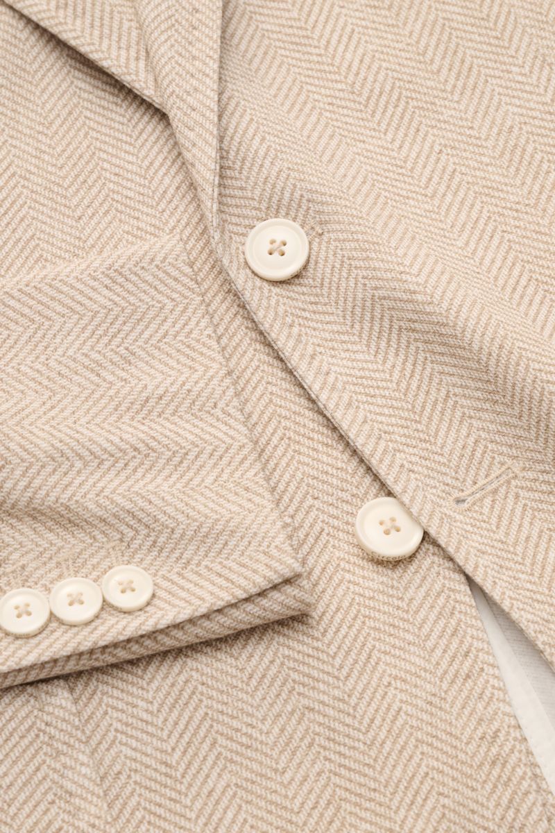 Close-up front angle of Circolo 1901 Jersey jacket beige/cream patterned showing herringbone texture and buttons.

Description: Casual elegance for warm days: This smart-casual jacket with herringbone pattern by CIRCOLO 1901 is made of lightweight jers