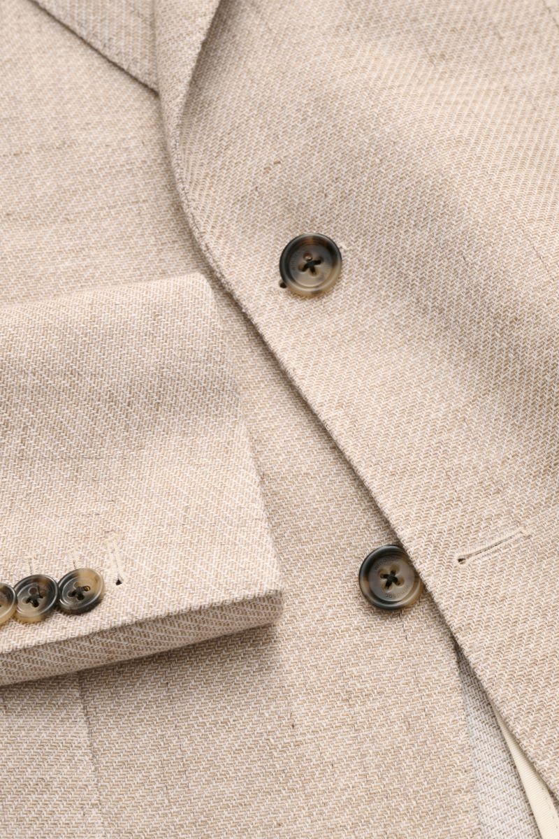 Windsor Sakko 'Giorno' beige meliert aus Baumwoll-Leinen-Mix, Slim Fit, fallendes Revers, Zwei-Knopf-Stil, Detailaufnahme von vorne oben.