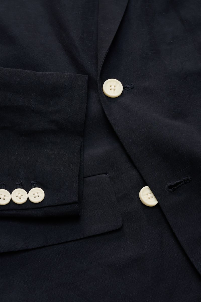 Close-up front view of Emporio Armani Smart-casual jacket dark navy in viscose and linen, showing buttons and pockets details.

This lightweight smart-casual jacket in viscose and linen with subtle fabric shine by EMPORIO ARMANI is defined by relaxed e