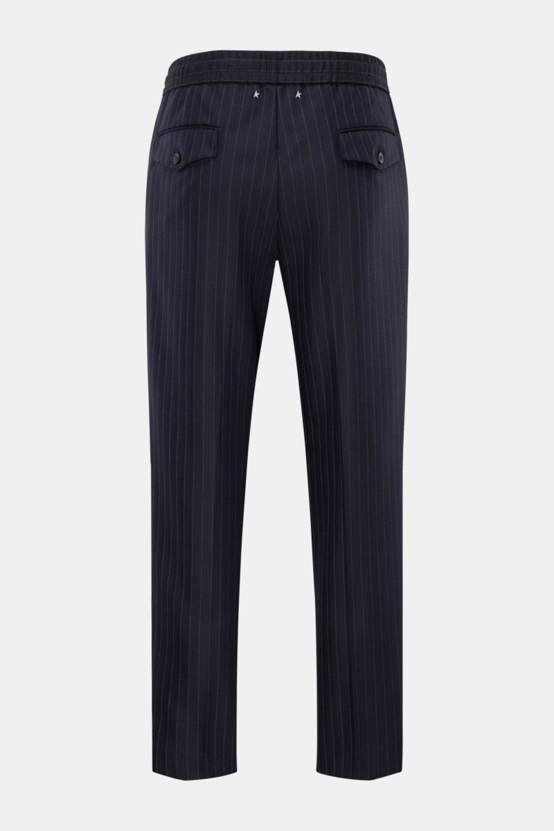 Golden Goose Woll-Jogpants navy/beige gestreift shown from the back, featuring elastic virgin wool, soft grip, pinstripe, tapered fit, regular thigh width, ankle length, slim taper, zip fly, elastic waistband, French pockets, buttoned flap back pockets, a