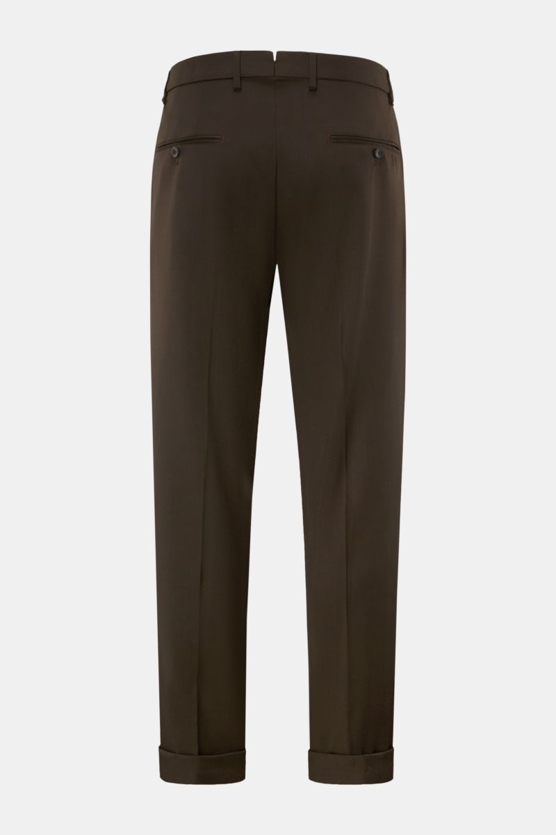 Back view of the GTA Wollhose 'Luca' dunkelbraun cropped wool trousers, made of pure wool with a fine twill structure, tapered fit, short cut, flexible Waist Comfort Band, buttoned welt back pockets, fixed hem cuffs, and discreet logo detail, showcasing r