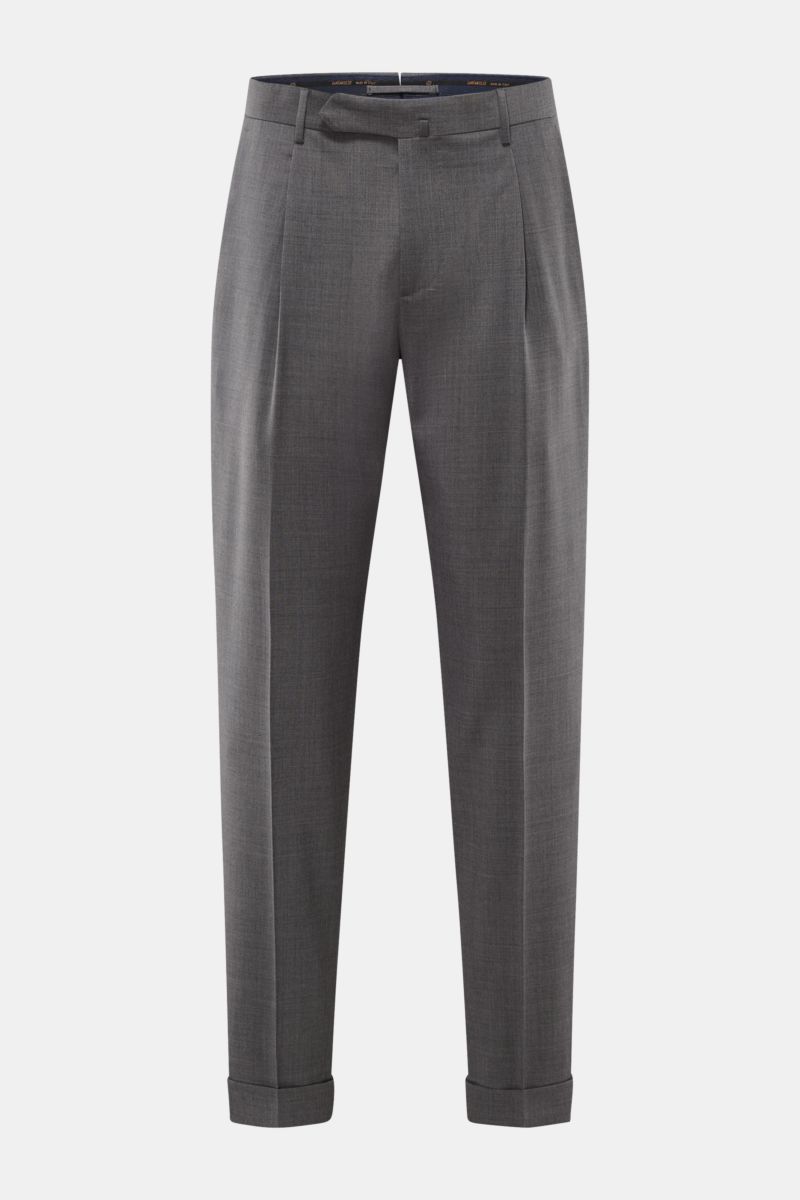 Santaniello Wollhose 'Camerota' grau meliert shown from front, high-quality pure wool trousers with soft touch, regular fit, zipper, buttons, single pleat, French pockets, buttoned back pockets, fixed cuff.

Lässigkeit trifft Stil: Die Bundfaltenhose '