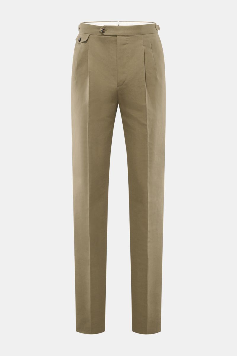 Front view of PT Torino Trousers 'Gentleman Fit' taupe in a summery linen and cotton blend, slim fit with double pleats, side adjusters, and jetted back pockets. 

For these exclusive 'Gentleman Fit' trousers, PT TORINO has chosen a summery blend of linen