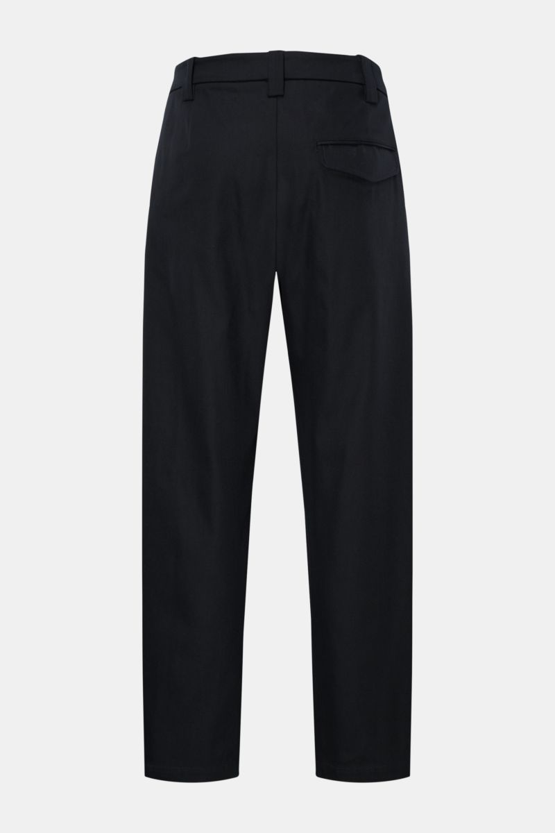 Back view of A.P.C. Baumwollhose 'Renato' navy pants in pure cotton twill, tapered fit, high waist, flap pocket.