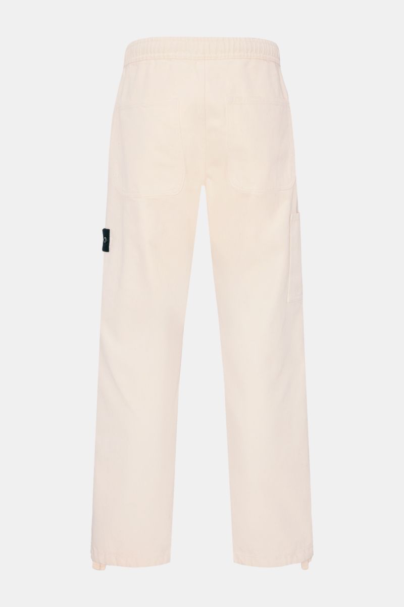 Stone Island Joggpants 'Raw Beauty' creme, Rückansicht, robuste Baumwoll-Twillhose mit elastischem Bund, geradem Schnitt, französischen Taschen, Kompass-Badge.