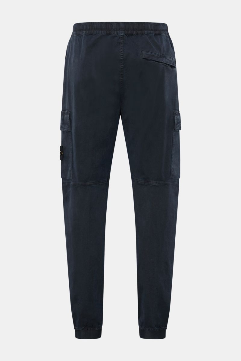 Stone Island Cargo-Jogpants navy, Rückansicht, aus stückgefärbter elastischer Bio-Baumwolle mit hohem Bund, Zipper- und Cargotaschen, tapered Fit.