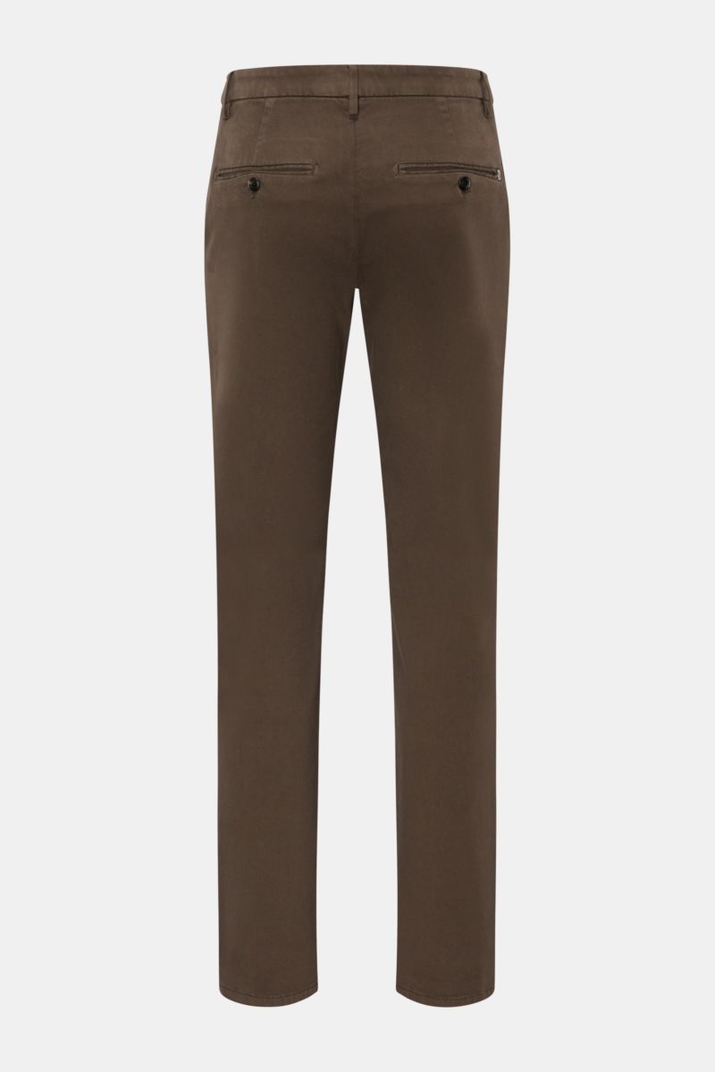 Dondup Hose 'Gaubert' graubraun, slim Fit, elastischer Baumwoll-Mix, schmal geschnittene Wade, Rückansicht mit Taschen und Metall-Initial.
