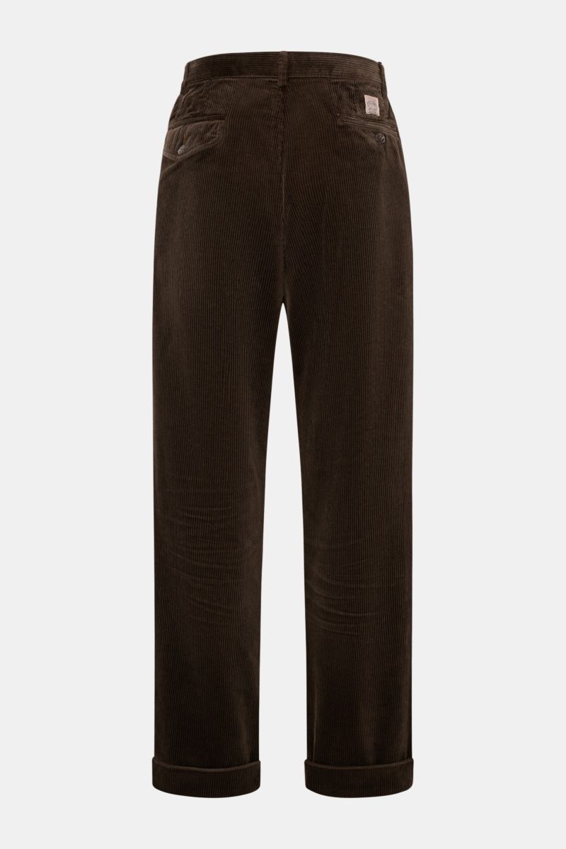 Polo Ralph Lauren Cordhose dunkelbraun aus Baumwollcord, knöchellang mit Bundfalten, Uhrentasche, französischen Taschen, Aufnahme von hinten.