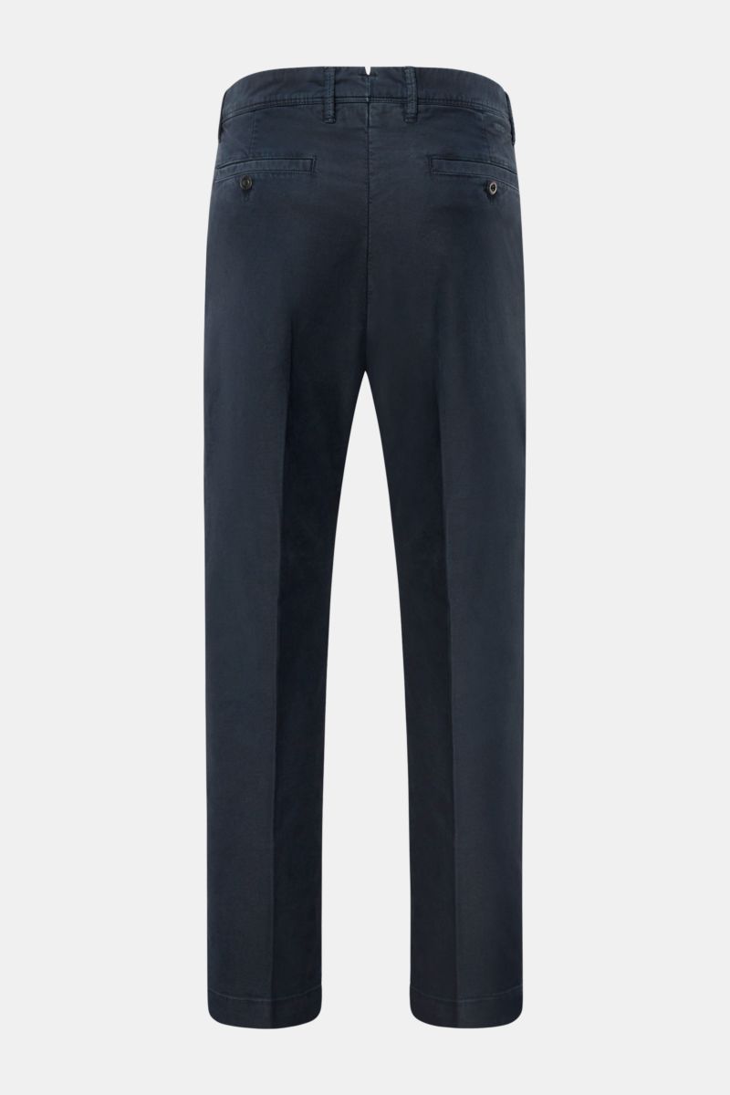 Rear view of Incotex Slacks Baumwollhose navy in tapered fit cotton twill with slight stretch, garment dyed, soft touch, and buttoned welt back pockets.