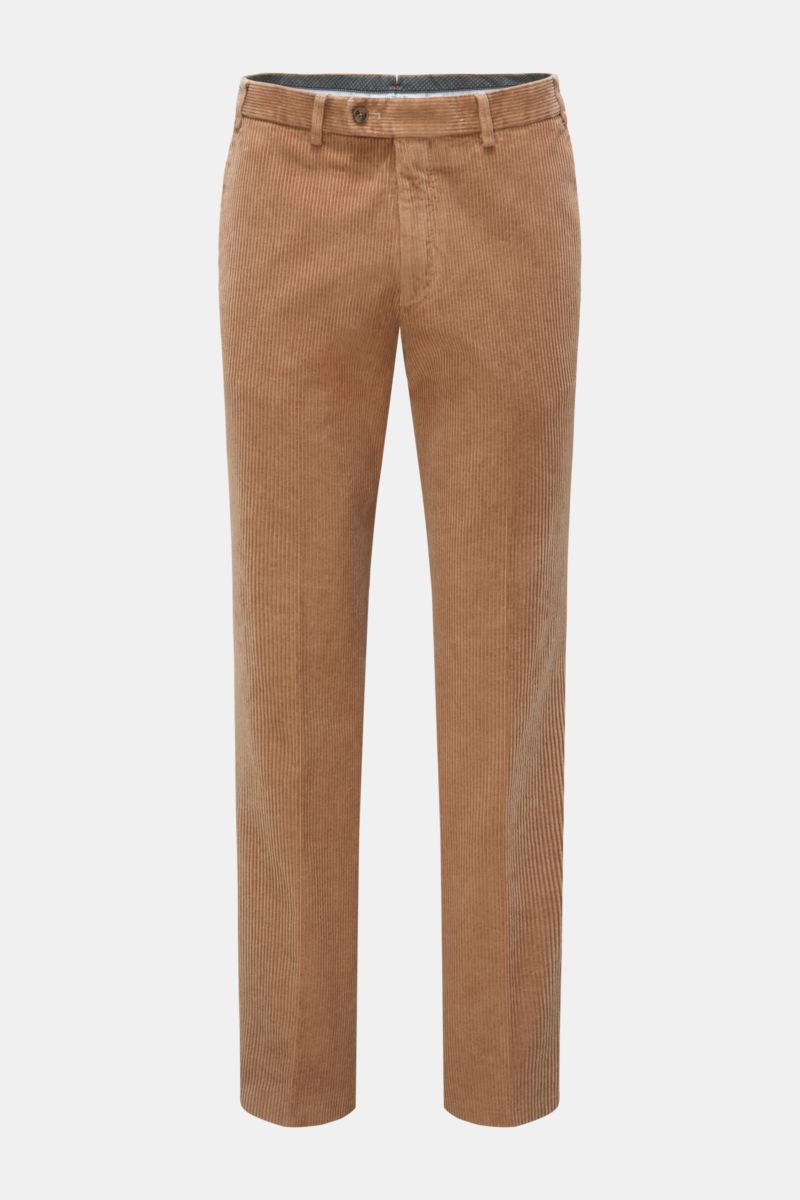 Front view of Hiltl Corduroy pants 'Parma' beige, made of velvety pure cotton corduroy in a casual, regular fit with straight cut, zip, waist button, French pockets, and a narrow jetted back pocket with button. Modern trousers perfect for styling with a d