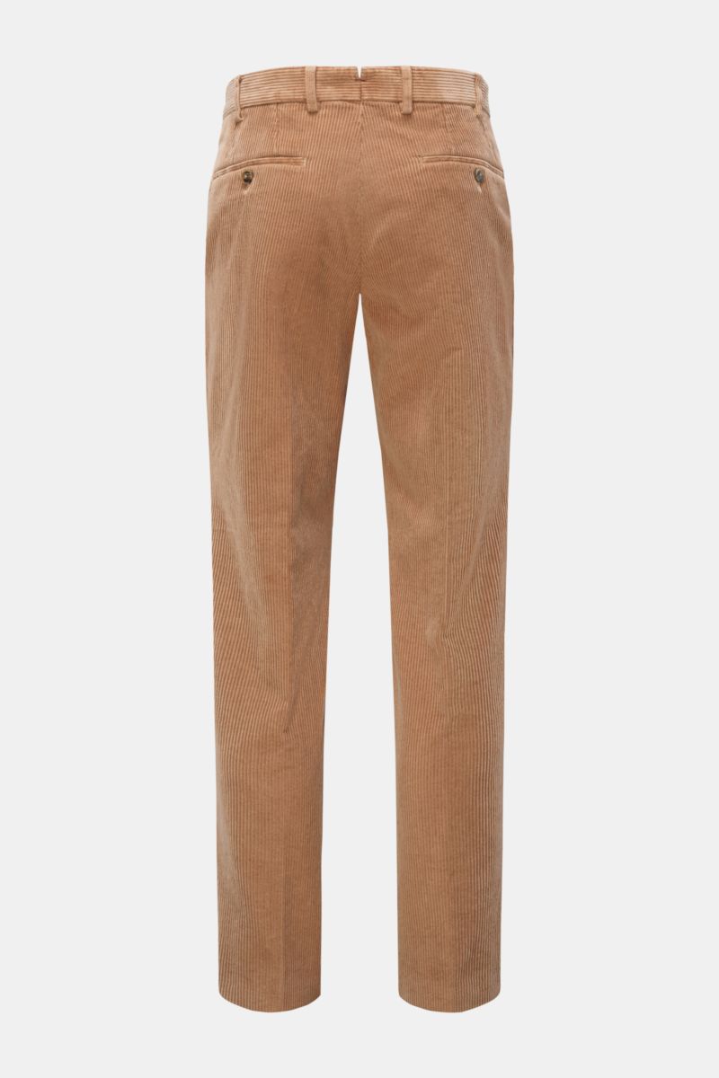 Hiltl Corduroy pants 'Parma' beige shown from the back, made of velvety cotton corduroy in a regular fit with a straight cut, zip and waist button, French pockets, and a narrow jetted back pocket with button. Modern trousers by HILTL: The model 'Parma' is