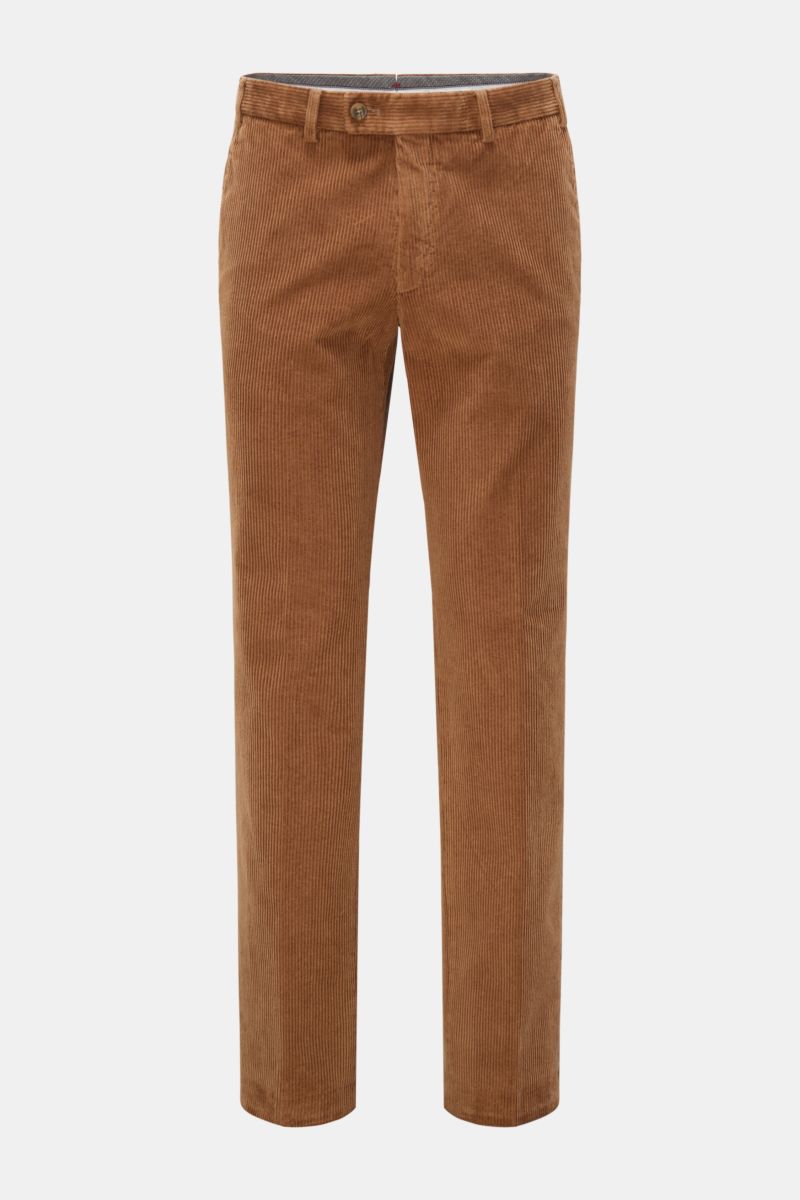 Front view of Hiltl Corduroy trousers 'Parma' light brown, made of pure cotton with a velvety feel, regular fit, straight cut, zip and waist button, French pockets, and a narrow jetted back pocket with button. Modern trousers by HILTL: The model 'Parma' i