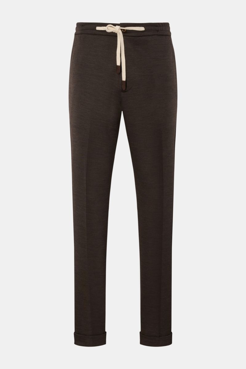 Marco Pescarolo Jogpants 'Caracciolo' dunkelbraun meliert, schmal zulaufend, aus geschmeidiger Wolle mit elastischem Bund, Tunnelzug, Reißverschluss, Bundknopf, französischen Taschen, Zipper-Gesäßtaschen, fixiertem Saumaufschlag, Frontansicht.