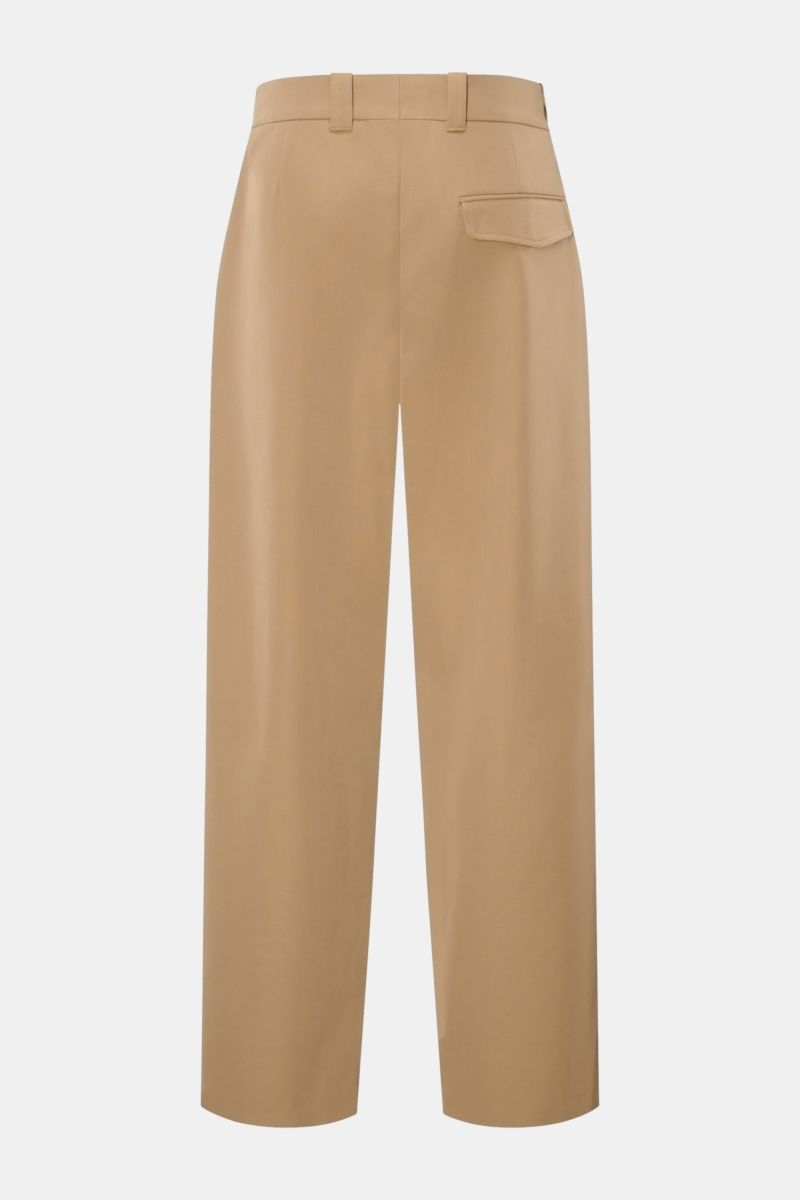 A.P.C. Hose 'Renato' camel shown from the back, featuring a high waistband with belt loops, a single flap back pocket, zip fly with button, tapered fit, regular thigh width, ankle length, and a smooth wool-microfiber blend with a lightly textured feel; st