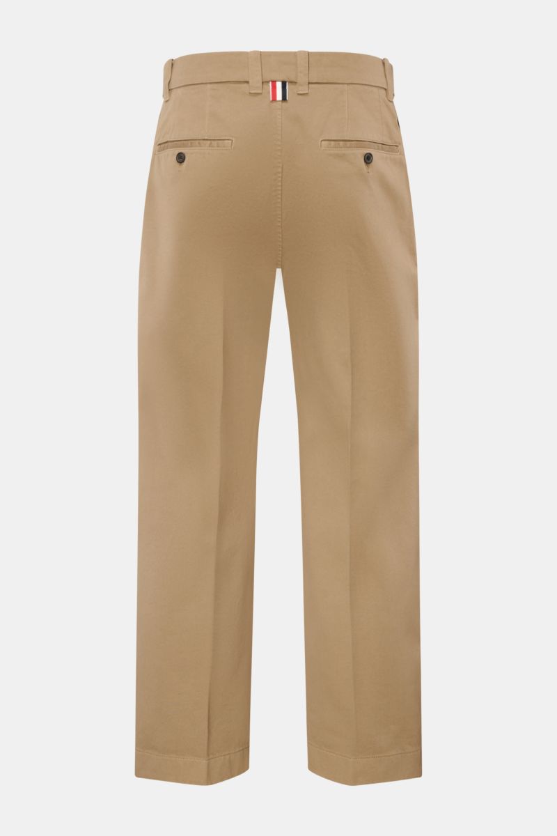 Thom Browne Chino hellbraun in Tapered Fit aus schwerem Baumwoll-Twill, knöchellang mit französischen Taschen, Rückansicht.