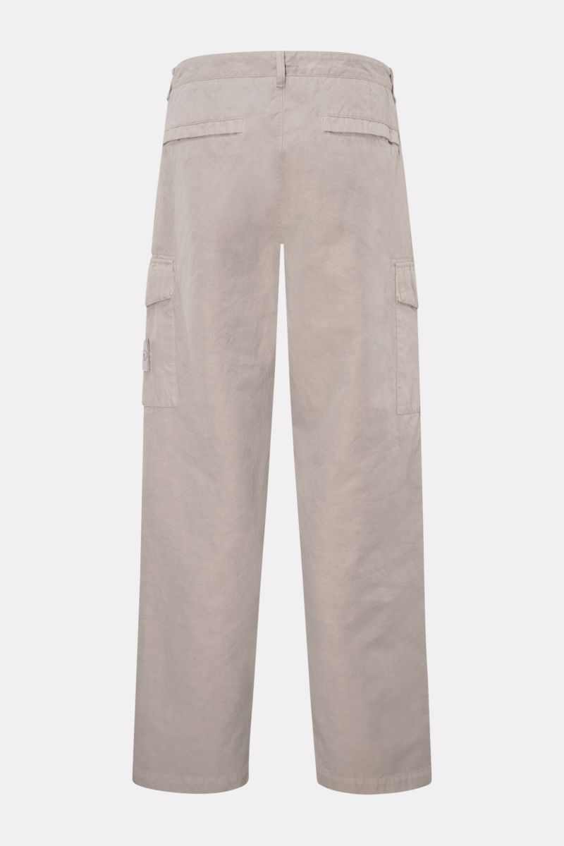 Stone Island Cargohose 'Ghost Piece' beige, Rückansicht, Regular Fit, gerader Schnitt, Baumwolle-Leinen-Mix, tonales Kompass-Badge, Cargotaschen.