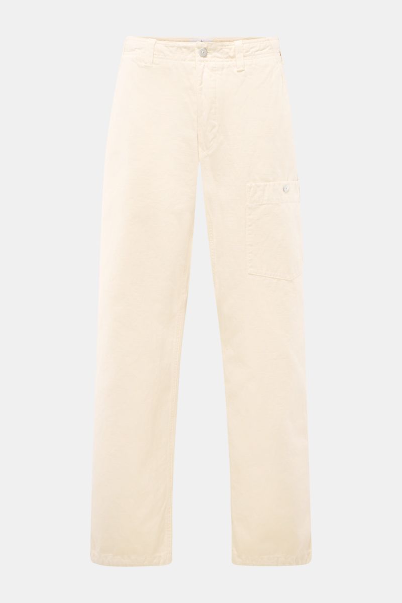 Front view of Stone Island Cargohose 'Marina' creme, pure cotton with light texture, regular fit, button fly, cargo and French pockets, adjustable hems. Maritime Utility-Ästhetik: Die Cargohose aus der 'Marina'-Kollektion von STONE ISLAND vereint funktion
