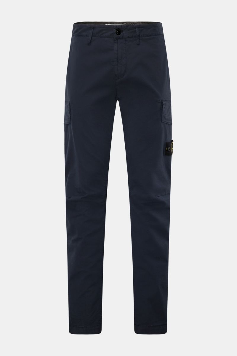 Stone Island Cargohose navy aus weichem Baumwoll-Twill, slim fit mit elastischer Qualität, Cargo- und französischen Taschen, Frontansicht.
