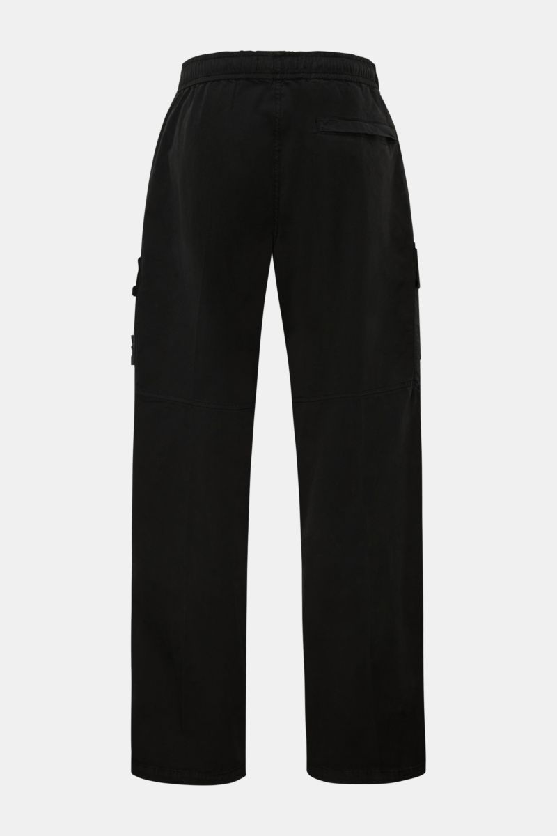 Stone Island Cargo-Jogpants schwarz, Rückansicht, leger geschnitten, elastischer Bund mit Tunnelzug, Baumwolle, aufgesetzte Taschen, Kompass-Badge.