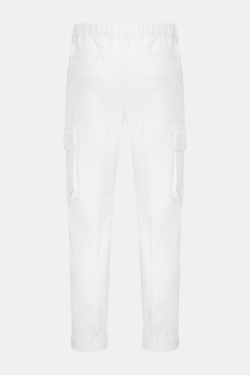 04651/ A trip in a bag Cord-Cargohose offwhite, Rückansicht, Breitcord Baumwolle, leichter Stretch, weicher Griff, Tapered Fit, reguläre Oberschenkelweite, knöchellang, schmal zulaufend, Reißverschluss, Bundknopf, teilelastischer Bund mit Tunnelzug, franz