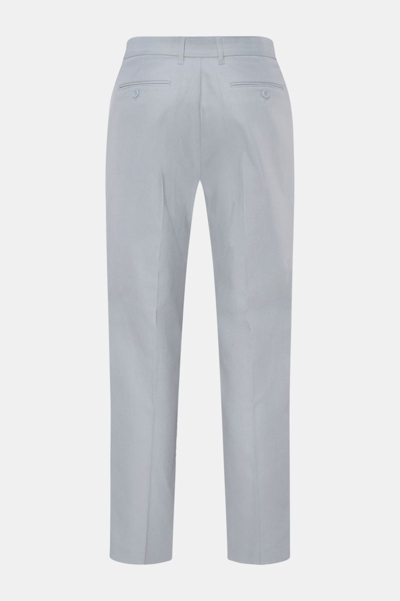 Rear view of Percival Trousers 'Tailored Linen' smoky blue, straight cut, linen-cotton blend with buttoned jetted back pockets.

Description: Stay smart this summer: The straight cut trousers 'Tailored Linen' made of linen and cotton by London label PE