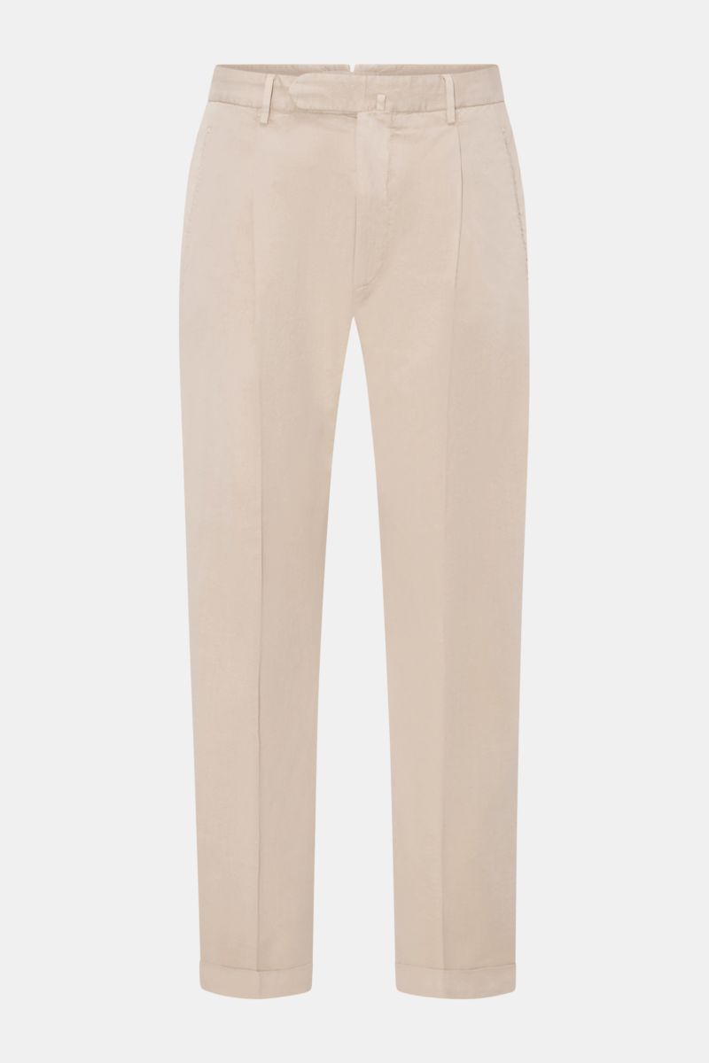 Front view of Santaniello Chinos 'Arsenio' beige in soft pure cotton twill, featuring a single pleat, tapered fit, regular thigh width, ankle length, zip and waist buttons, jetted hip and back pockets, and fixed hem turn-up. Casual meets stylish: The chin