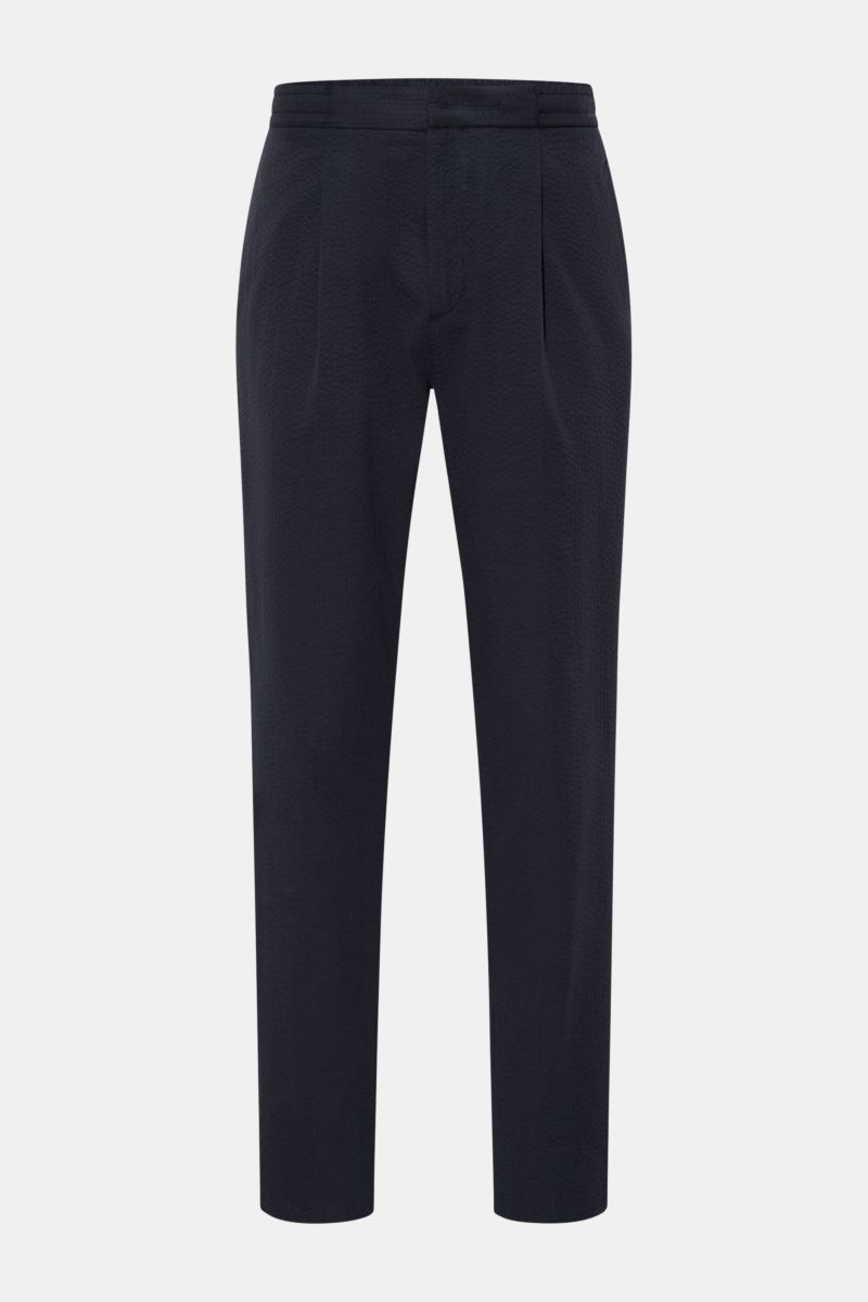 Front view of Officine Générale Jogger pants 'Drew' navy in pure cotton seersucker, tapered fit with elastic waistband and pleats.