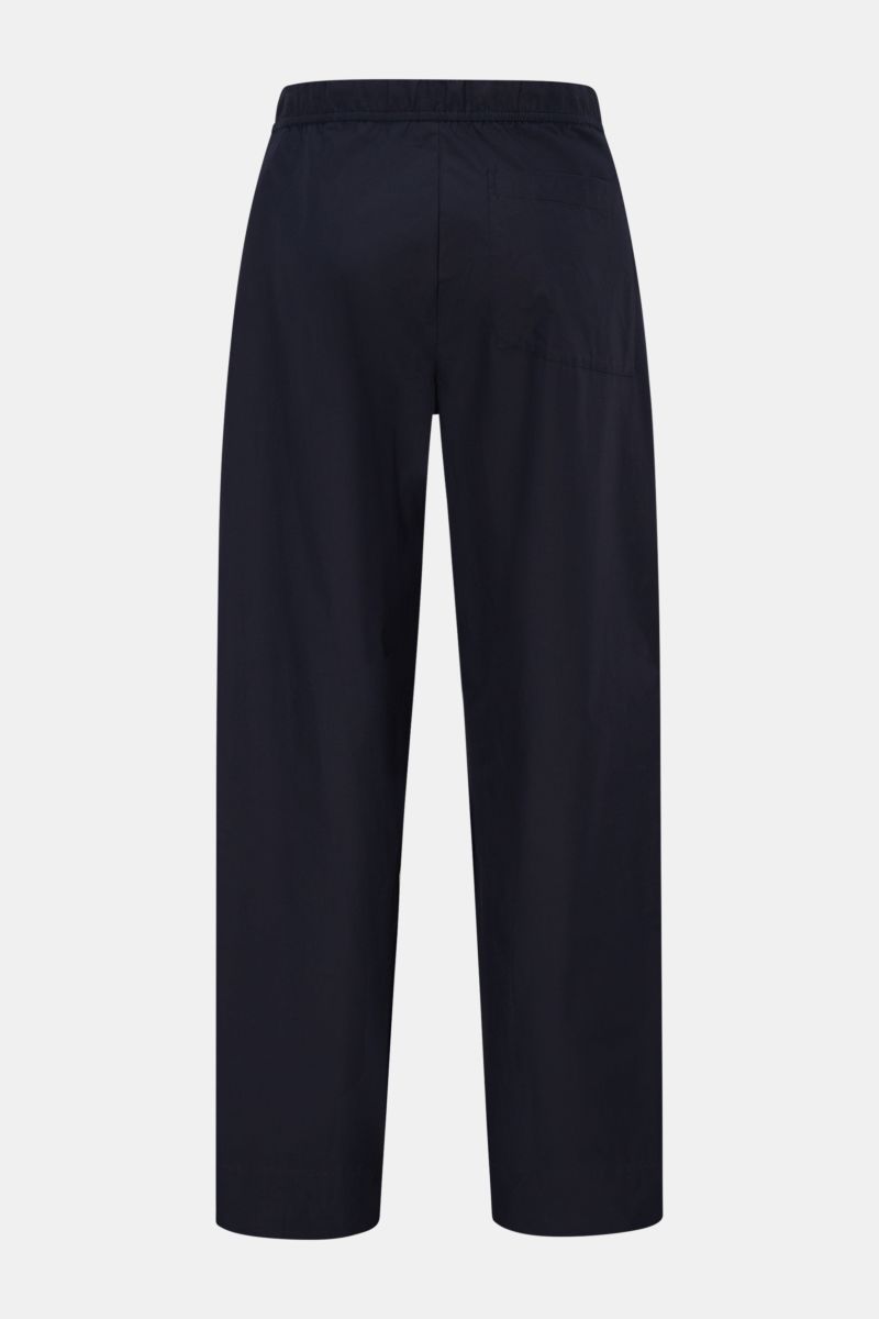 Officine Générale Baumwoll-Jogpants 'Nilson' navy, knöchellang, schmal zulaufend, Tapered Fit, elastischer Bund, Rückansicht, reine Baumwolle.