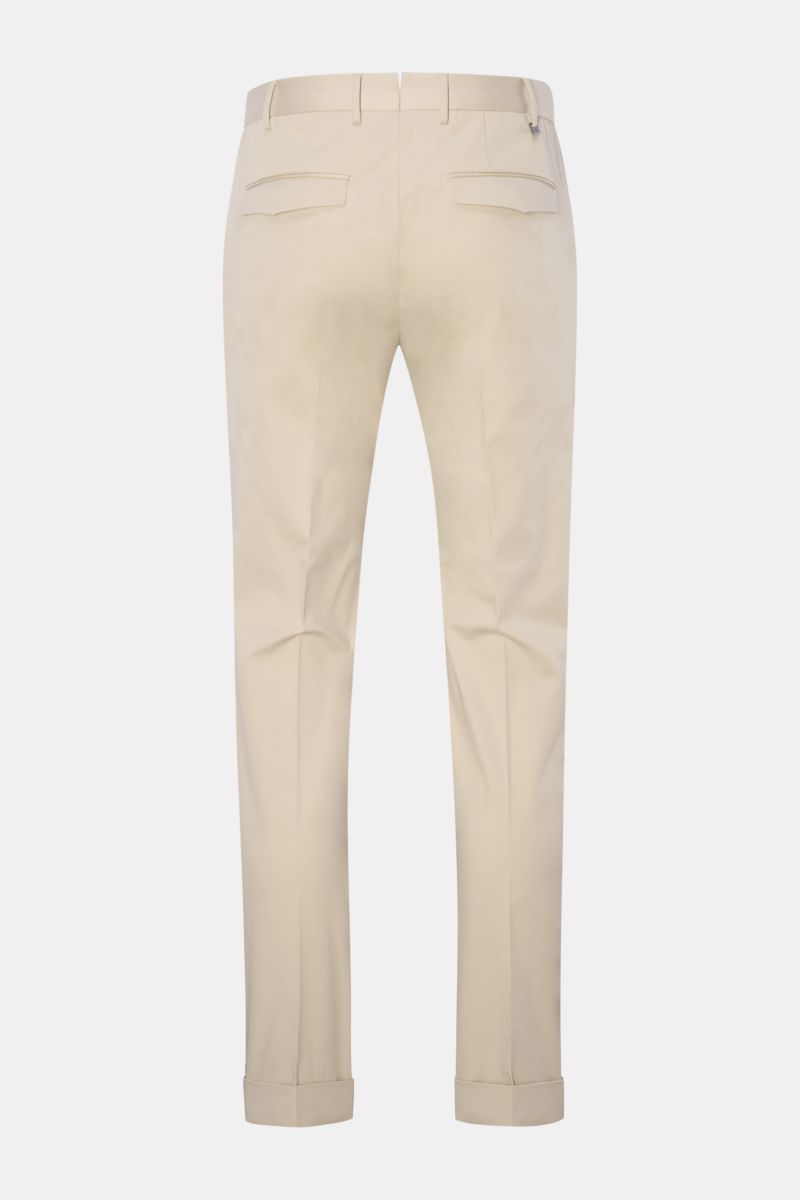 PT Torino Chino 'Master Fit' beige in Rückenansicht, Baumwoll-Twill, elastisch, Tapered Fit, regulärer Oberschenkel, knöchellang mit Saumaufschlag.