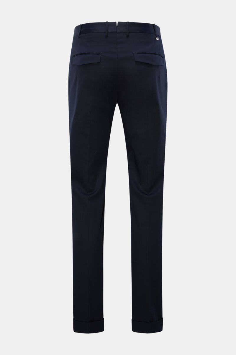 PT Torino Chino 'Master Fit' navy, Rückansicht, knöchellange Baumwollhose mit Reißverschluss, Bundhaken, Saumaufschlag, französischen und verdeckten Gesäßtaschen.