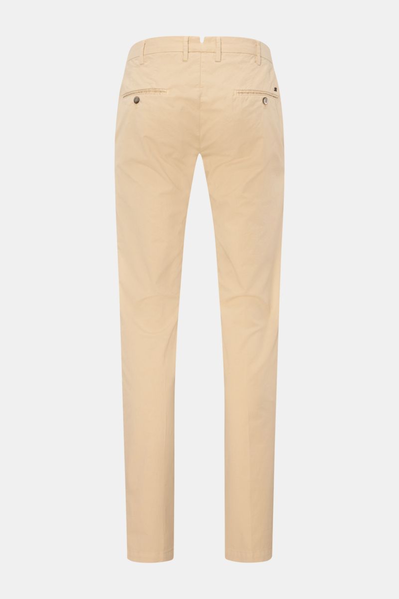 Mason's Chino 'New York Style' beige, Slim Fit Baumwollhose mit Reißverschluss, Bundknöpfen, französischen Taschen, Uhrentasche, paspelierten Gesäßtaschen.