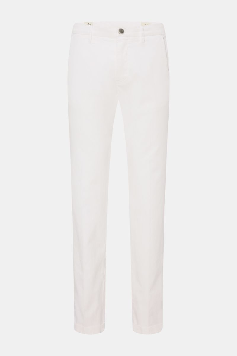 Front view of Mason's Chinos 'Torino Style' off-white slim fit pants, garment-dyed with zip fly, waist button, French and jetted back pockets.

Looking for a pair of classic chinos? Then look no further than the model 'Torino Style' by MASON'S, because