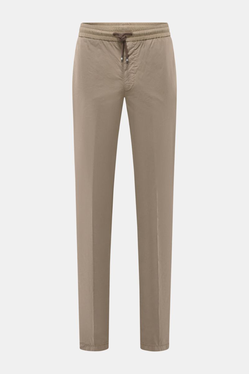 Front view of Mason's Jogger pants 'New York' taupe in slim fit, lightweight cotton-Lyocell blend with elastic waistband and drawstring.