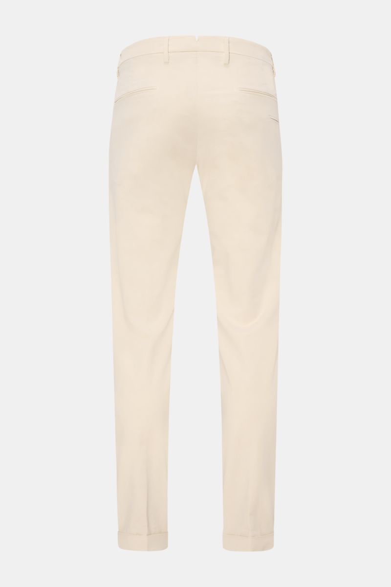 Briglia 1949 Chinos sand shown from the back, ankle-length tapered cotton pants with zip, button, French and jetted pockets, soft feel.