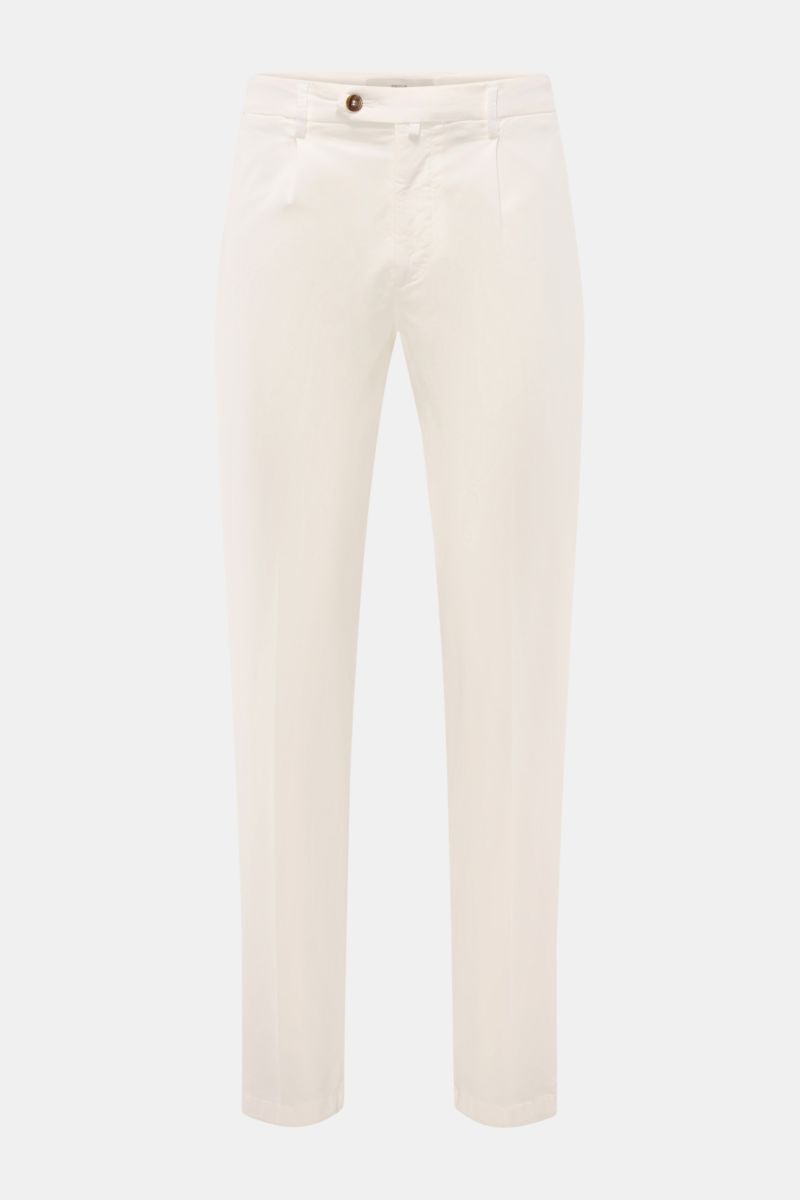 Frontansicht der Briglia 1949 Chino offwhite, knöchellang, tapered Fit, aus elastischem Baumwoll-Tencel-Twill mit Reißverschluss, Bundknopf, französischen und Gesäßtaschen.