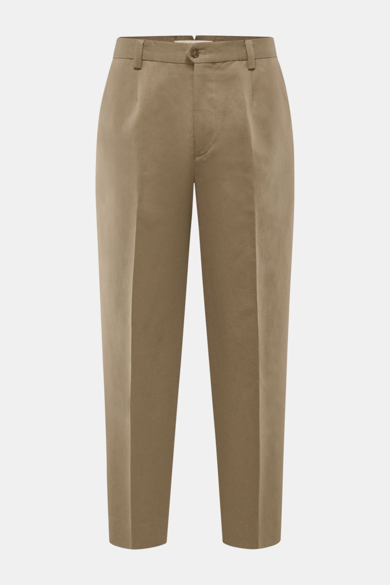 Front view of Briglia 1949 Chinos 'Portofino' taupe trousers in cotton and linen twill with tapered fit, ankle length, single pleat.

Description: Maximum comfort meets an elegant silhouette: The elegant 'Portofino' trousers by BRIGLIA 1949 combine sum