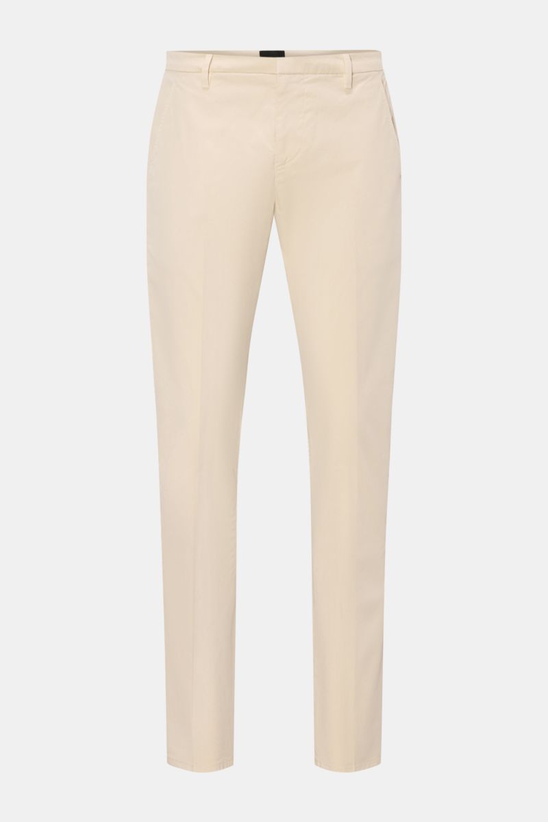Dondup Chino 'Gaubert' sand, frontale Ansicht, slim fit, leicht elastische Baumwolle, weicher Griff, garment dyed, französische Taschen, Metall-Initial.